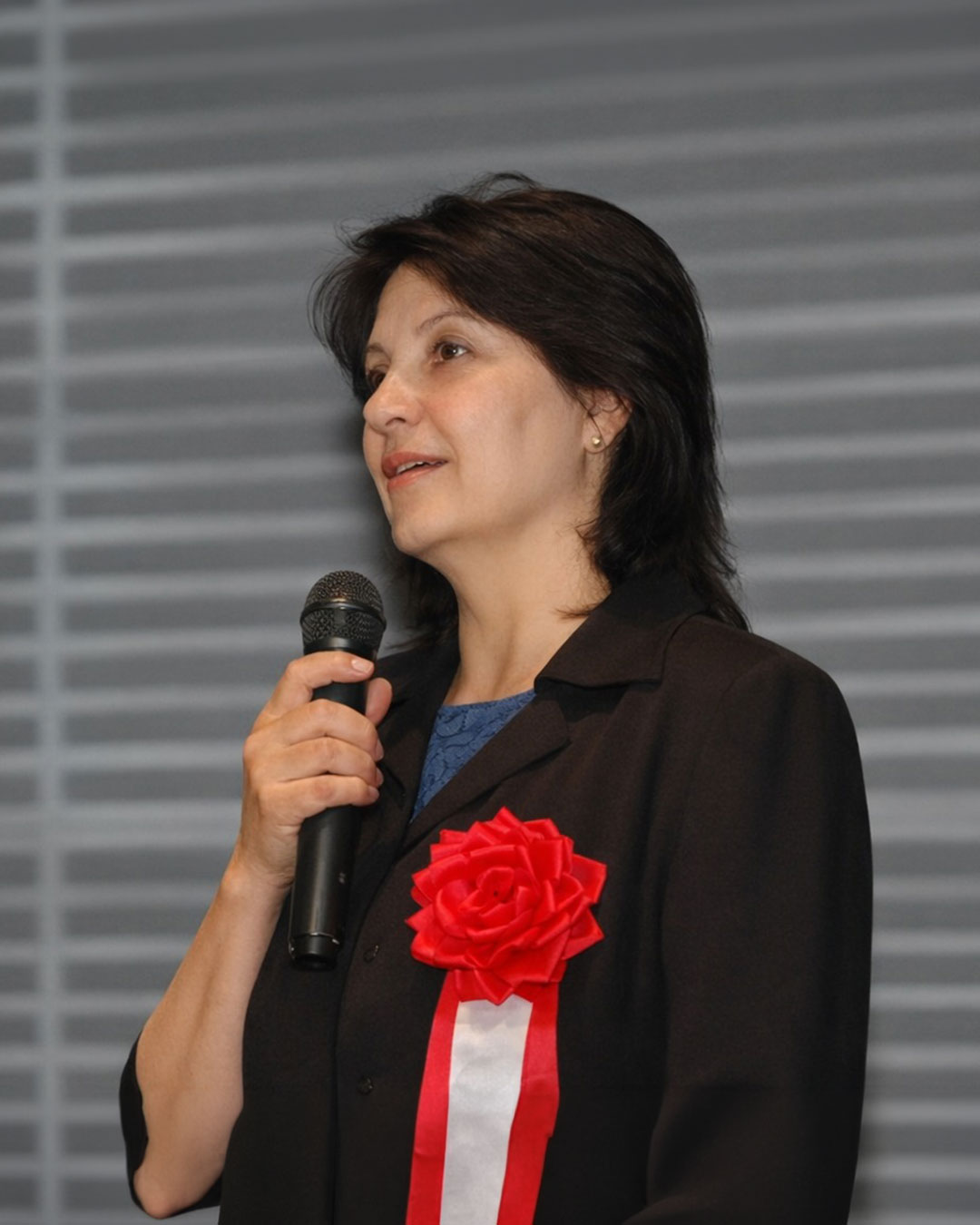 Founder of Kibou no Gakkou speaking at an event about refugee education and integration in Japan